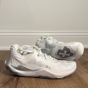Under Armour White Basketball Shoes (Never been worn before)